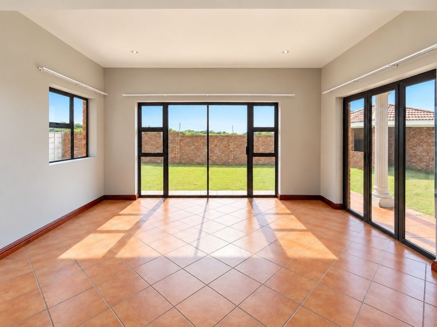 4 Bedroom Property for Sale in Bluewater Bay Eastern Cape